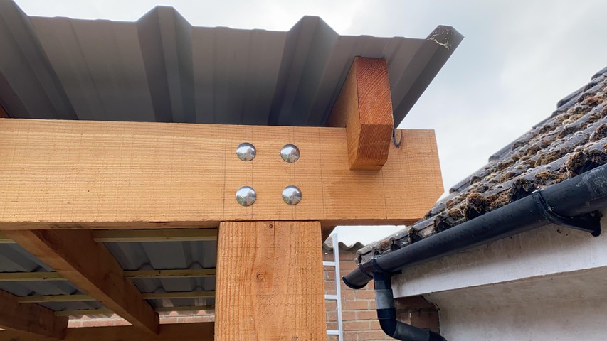 Stainless coach bolts with end profile