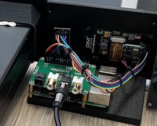 Pi/OLED/Dial bracket showing HifiBerry optical interface